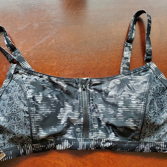 Lole 2 piece Bath Suit - Picture 2 of 6